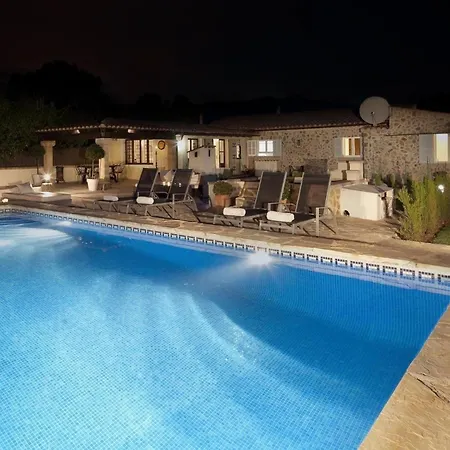 Auf Dem Land Mit Mehreren Pools Auf Weitlaeufigem Grundstueck Mit Herrlicher Aussicht Auf Bergige Landschaft Holiday home *